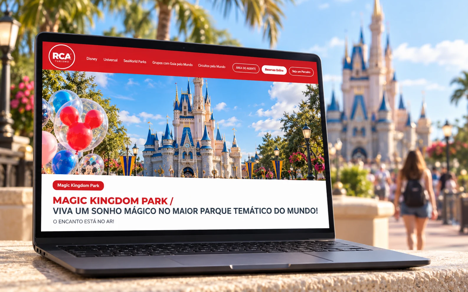 Notebook mostrando o site da RCA Turismo em um parque temático da Flórida